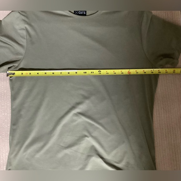 Cuts Elongated T-Shirt.  M - Picture 3 of 3